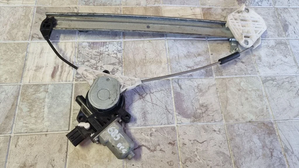 Tagaukse elektriline aknatõstuk mootoriga – Honda FR-V (2004-2009)