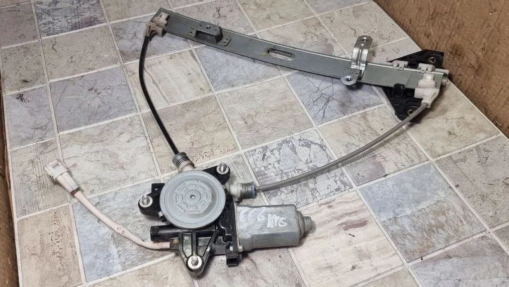 Rear door window regulator with motor 8346076F10