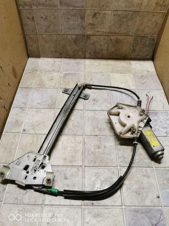 Rear door window regulator with motor 113137