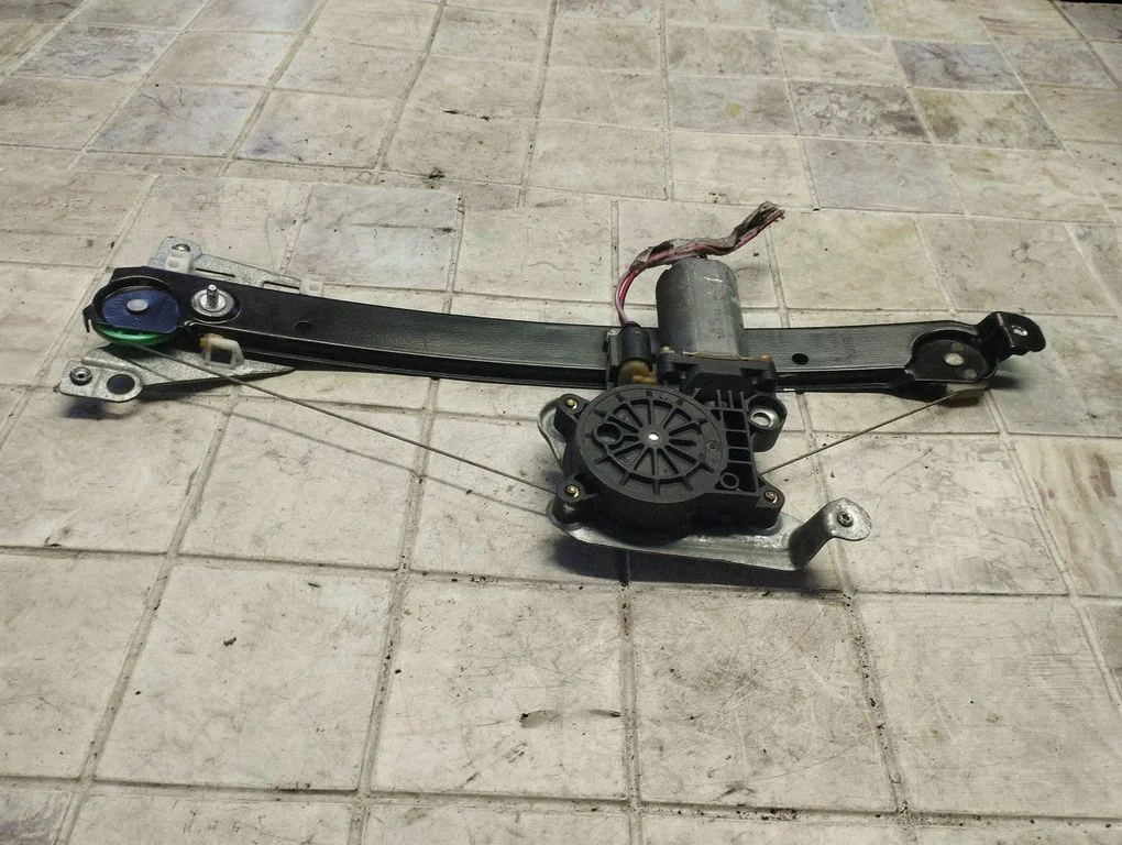 Rear door window regulator with motor – Volvo S60 (2005-2010)