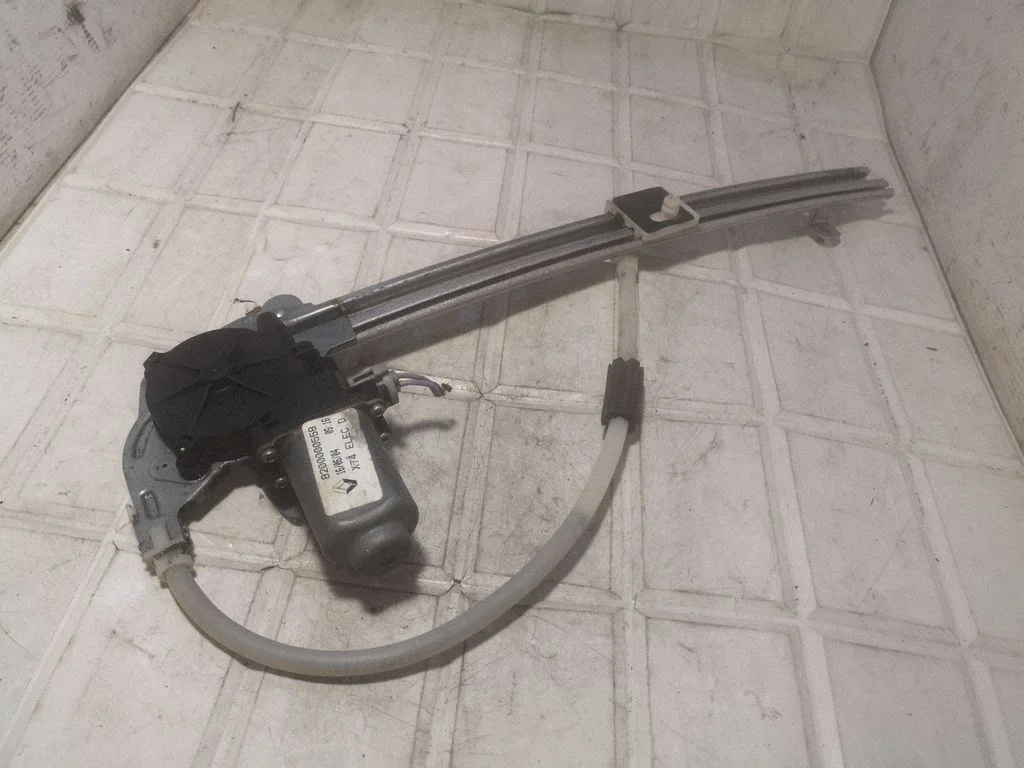 Rear door window regulator with motor 8200000558