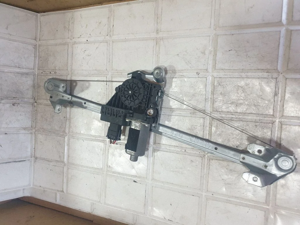 Rear door window regulator with motor 13132232