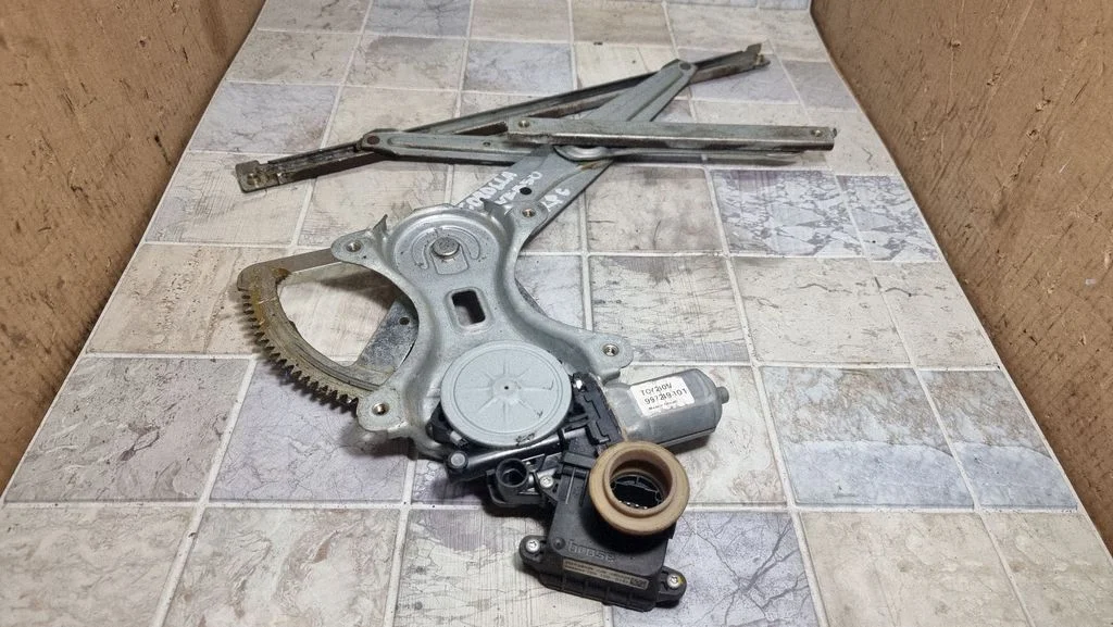Rear door window regulator with motor 997249101