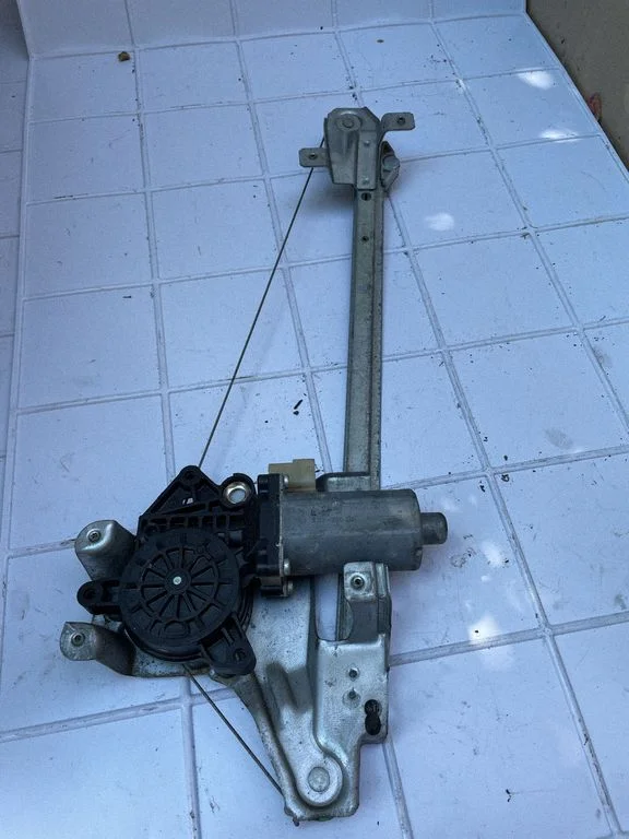 Rear door window regulator with motor – Saab 9-5 (2006-2010)