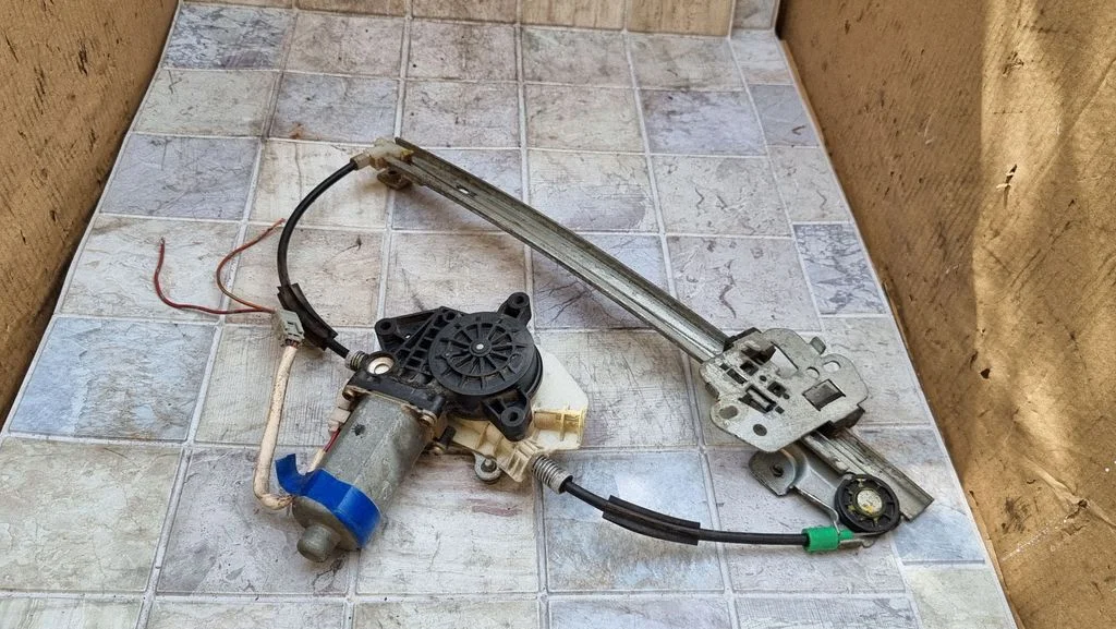 Rear door window regulator with motor 0130821907