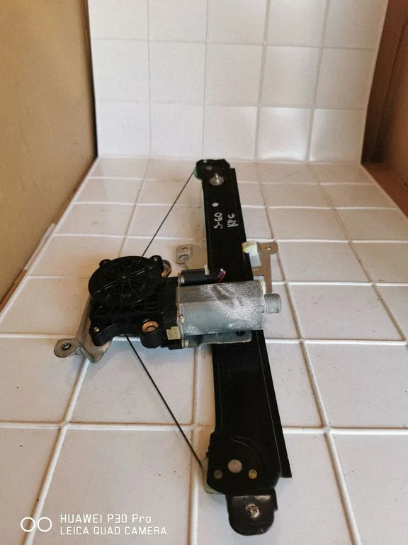 Rear door window regulator with motor 119971
