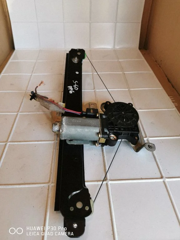 Rear door window regulator with motor 119970