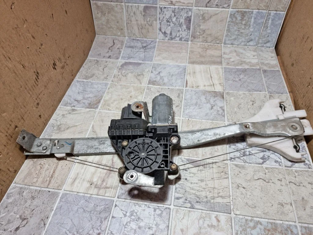 Rear door window regulator with motor 0130821773
