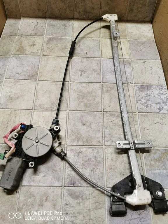 Rear door window regulator with motor – Honda CR-V (2002-2006)