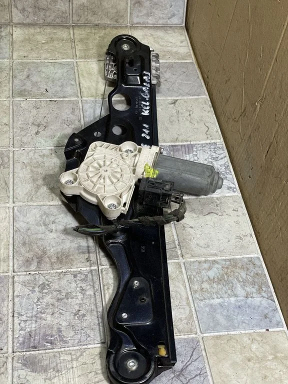Rear door window regulator with motor A2118202442