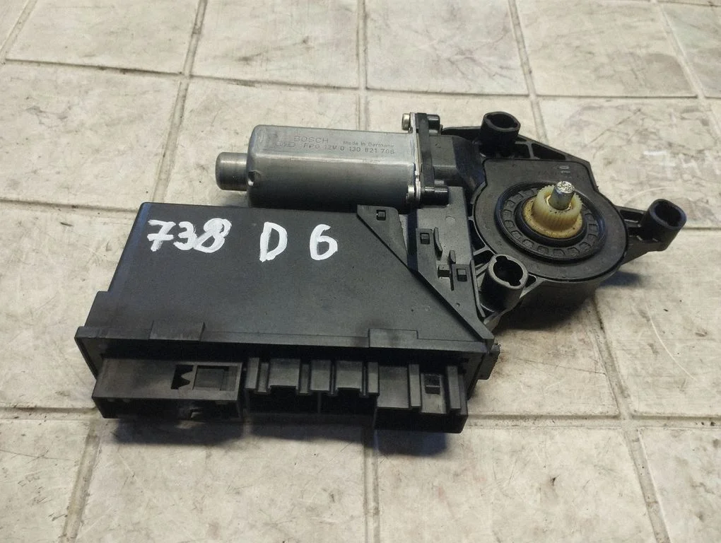 Aizmugurējā loga pacēlāja motoriņš 8E0959802A