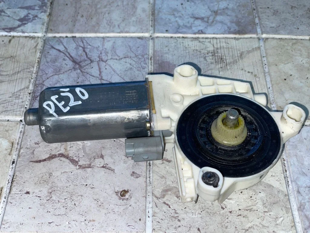 Rear door window regulator motor 9634457280