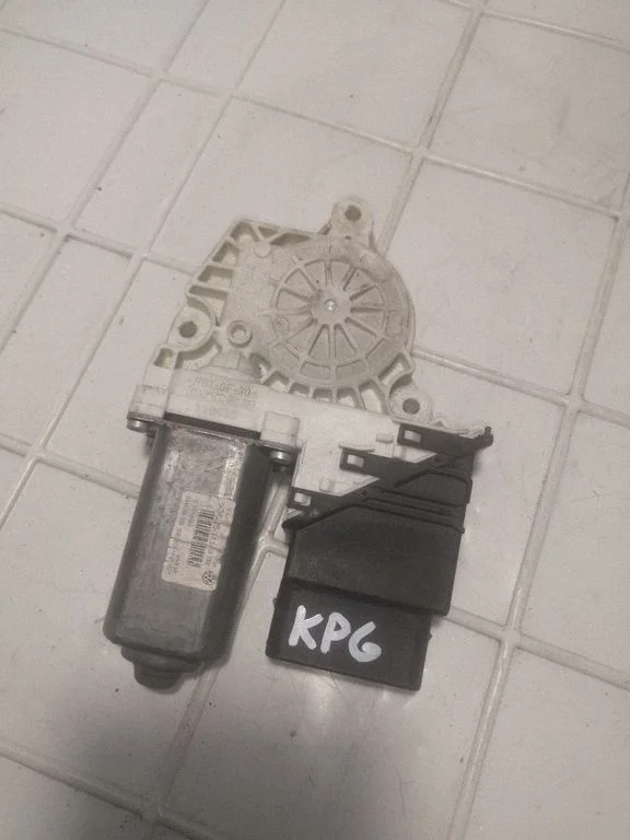 Rear door window regulator motor 3C9959703