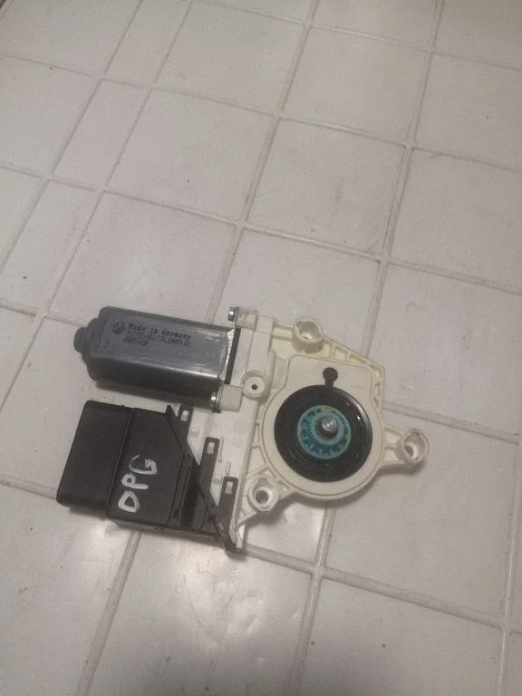 Rear door window regulator motor 3C9959704
