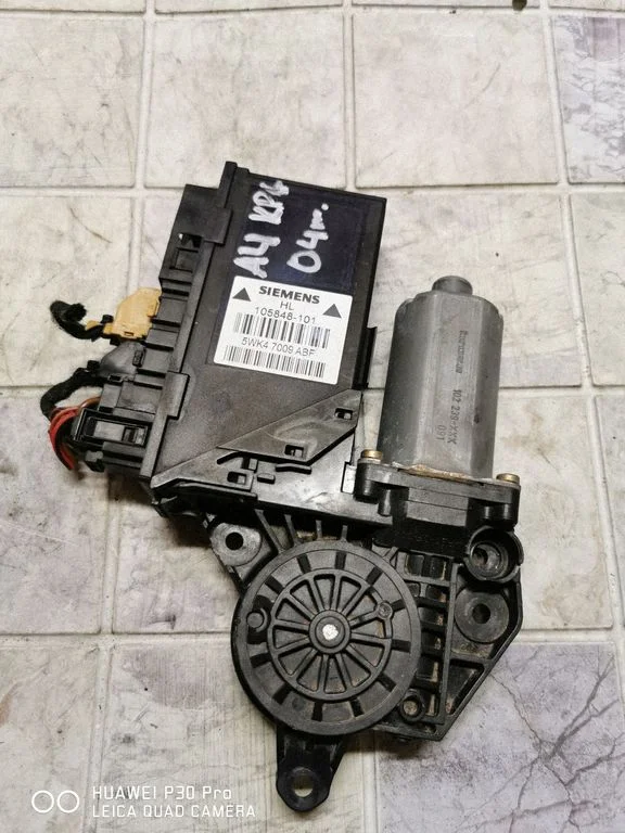 Aizmugurējā loga pacēlāja motoriņš 105848101