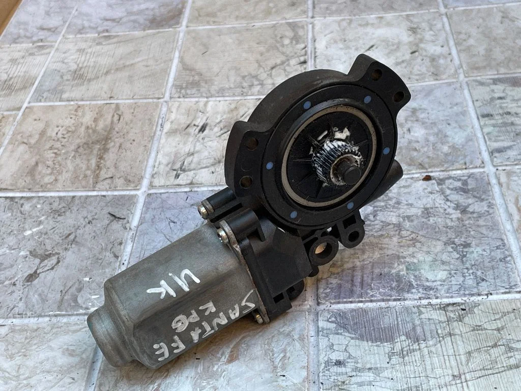 Rear door window regulator motor 400909