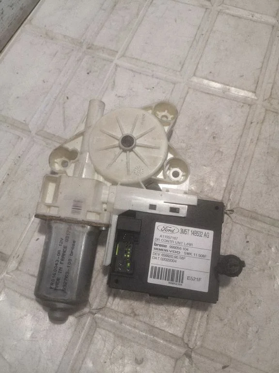Rear door window regulator motor – Ford Focus C-MAX (2003-2010)
