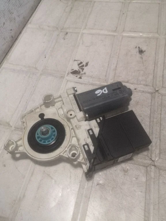 Rear door window regulator motor 995932354