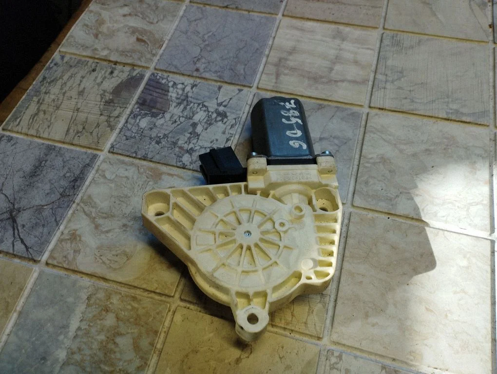 Rear door window regulator motor A2218203042