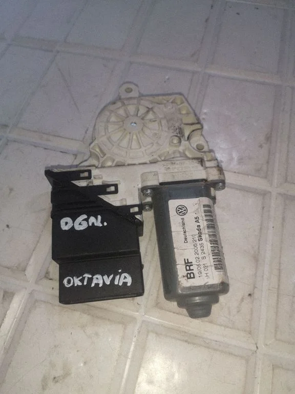 Rear door window regulator motor 993425200