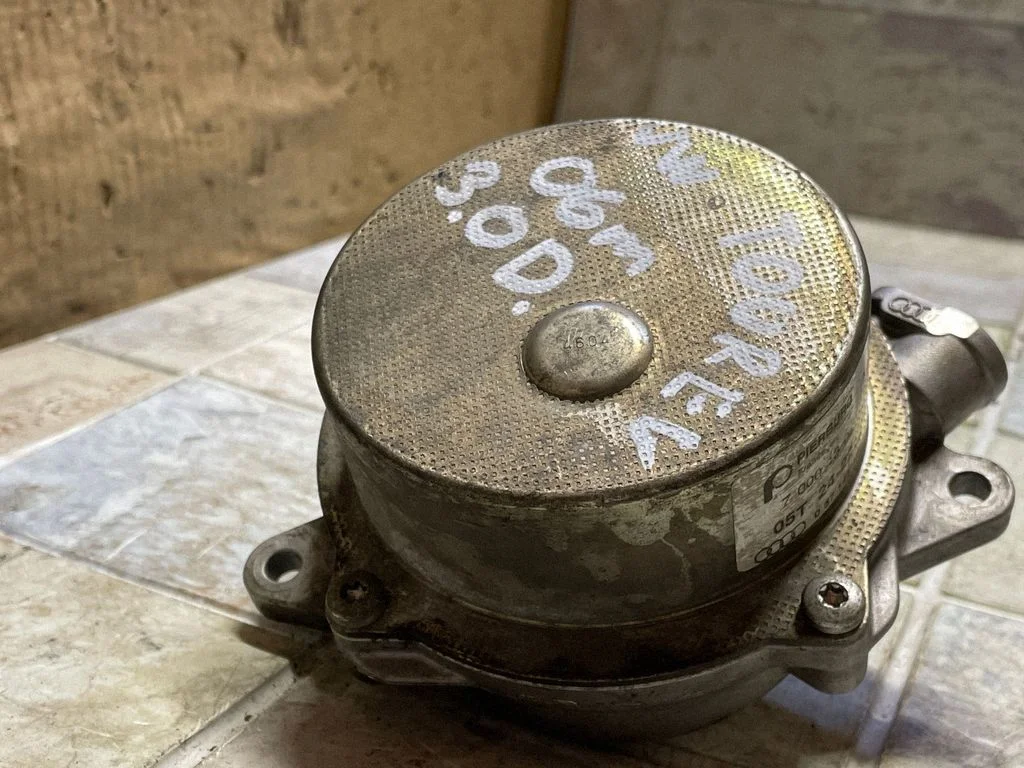 Vacuum pump – Volkswagen Touareg I (2002-2010)