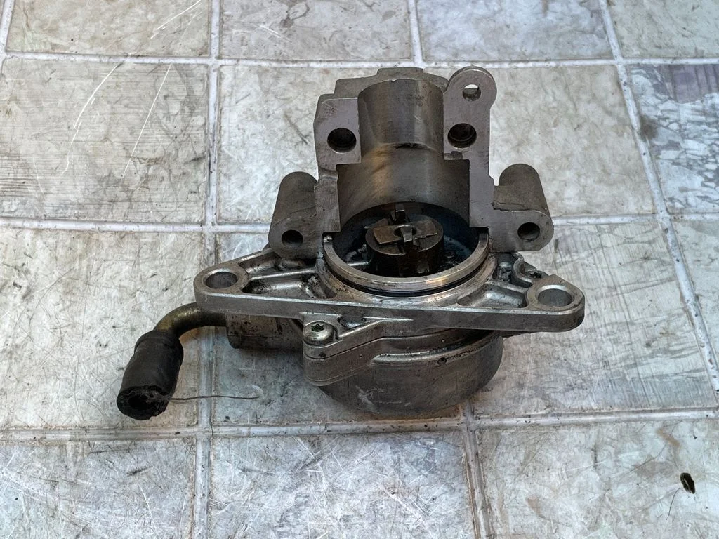 Vacuum pump – Renault Laguna II (2001-2007)