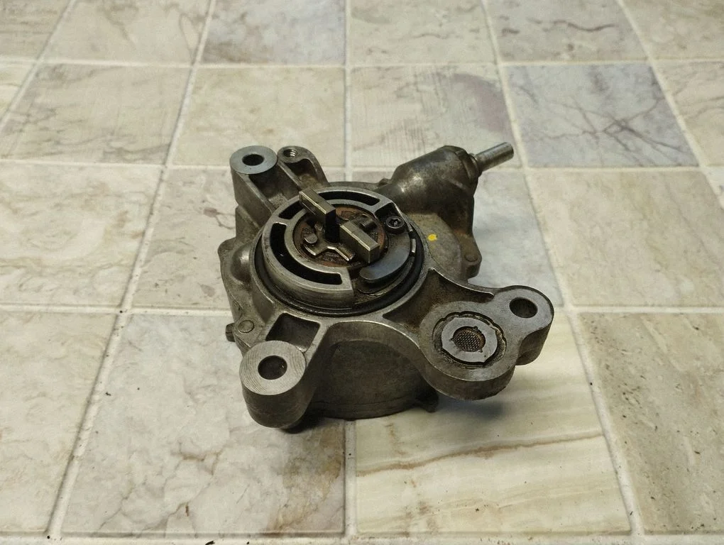 Vacuum pump – Volvo V50 (2004-2007)