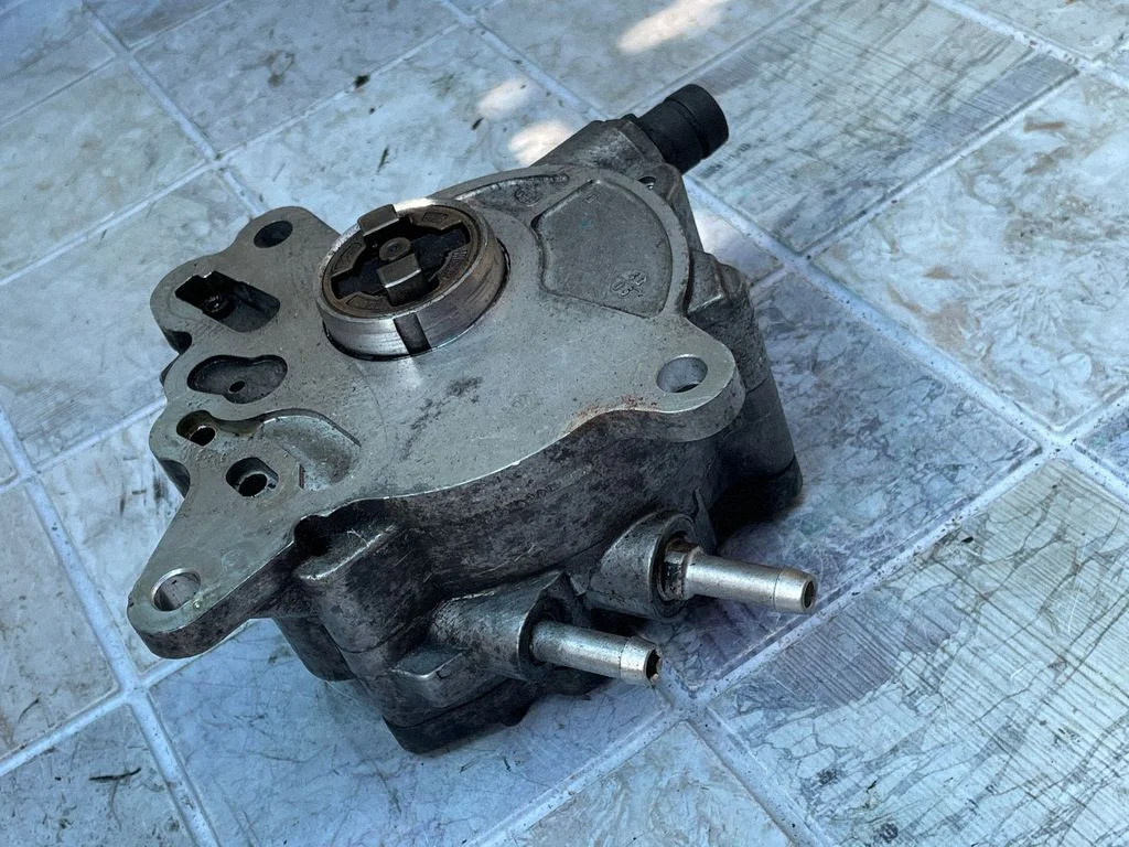 Vaakumpump 03G145209