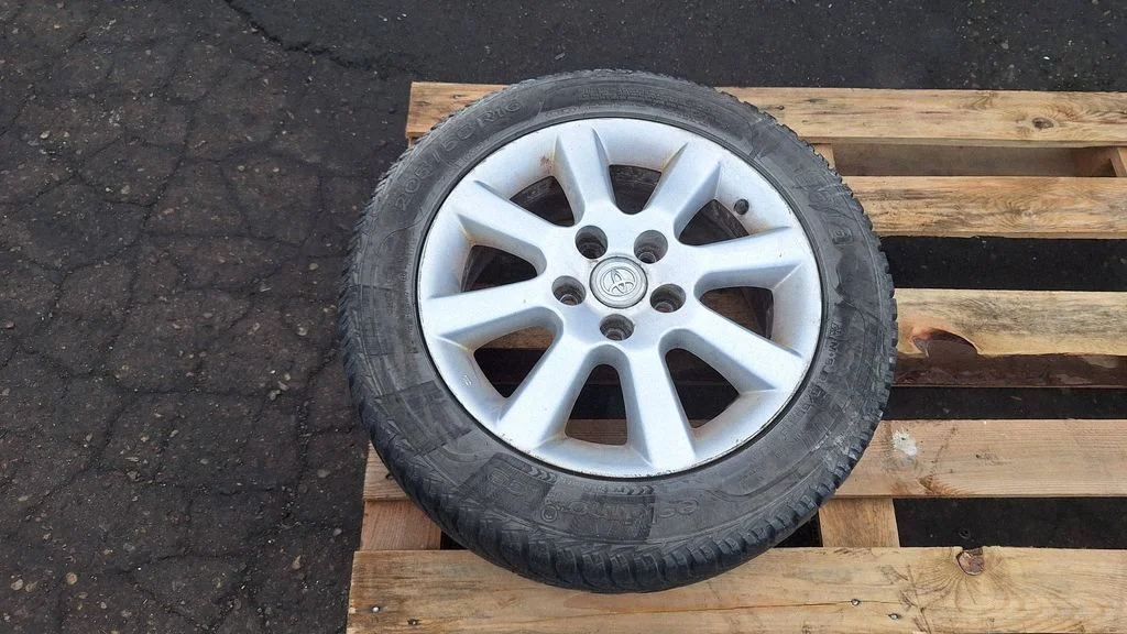 R16 alloy rim – Toyota Corolla Verso AR10 (2004-2009)