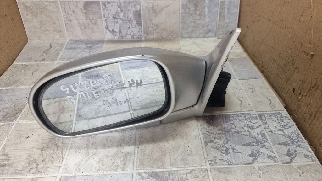 Mehaaniline välispeegel E6013105 – Suzuki Esteem Baleno (1995-2001)