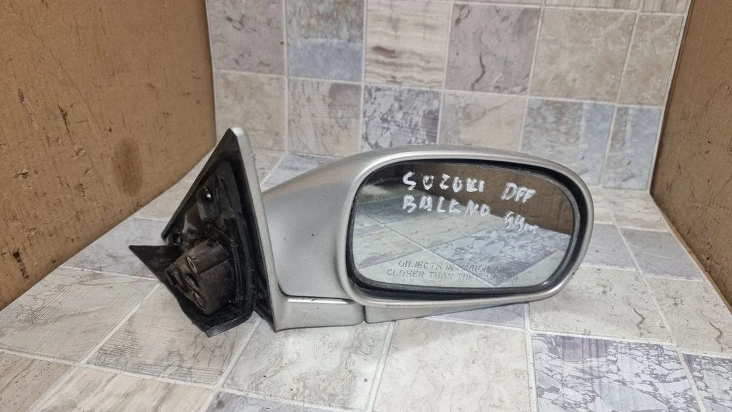 Mehaaniline välispeegel E6013105 – Suzuki Esteem Baleno (1995-2001)