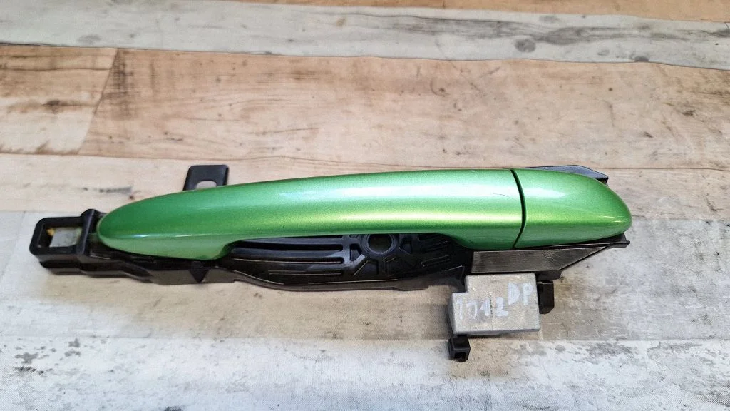 Front door exterior handle – front right