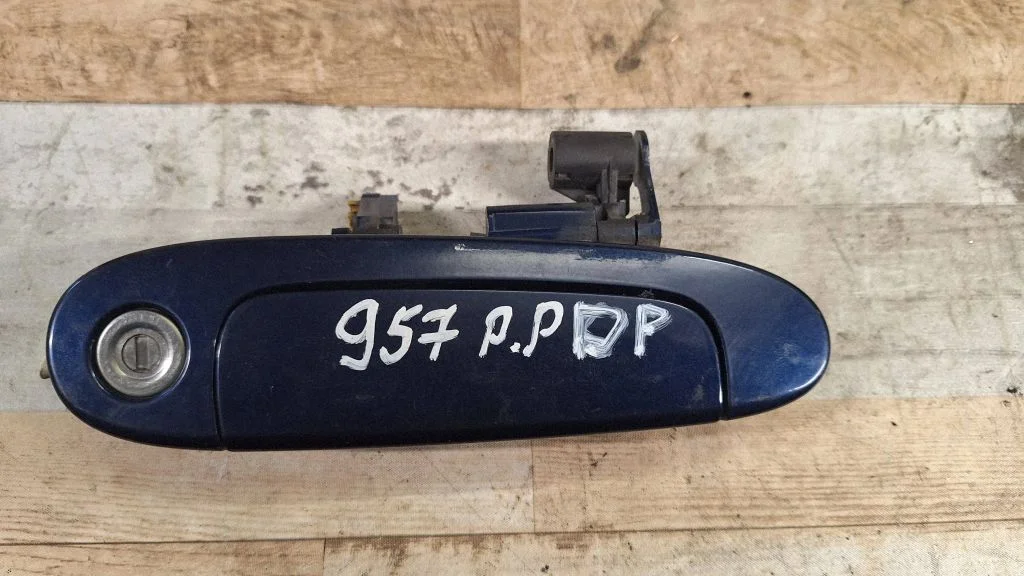 Esiukse välimine käepide 7933