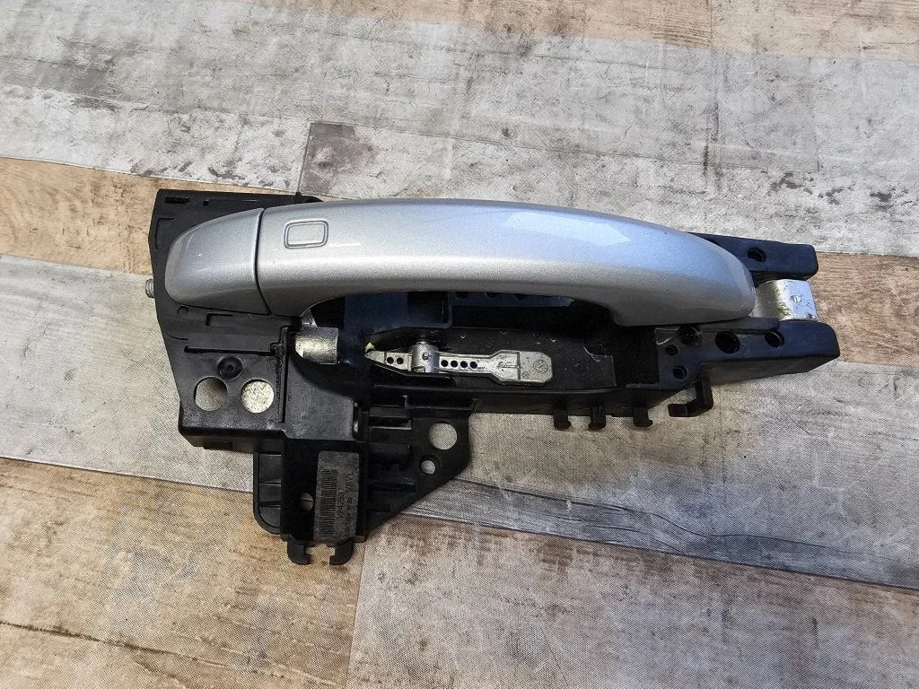 Front door exterior handle 8T02837886