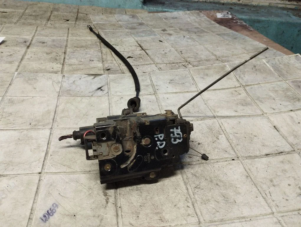 Front door lock – Volkswagen Golf IV (1998-2005)
