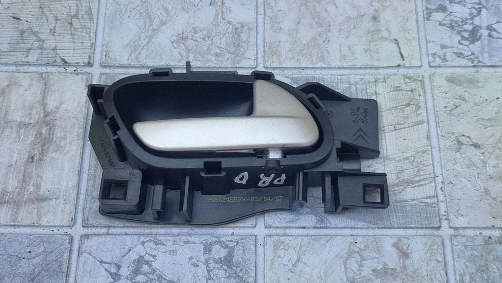 Esiukse sisemine käepide – Peugeot 207 CC (2007-2014)