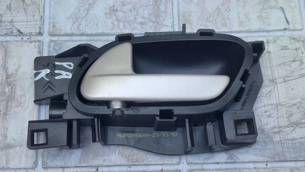 Esiukse sisemine käepide – Peugeot 207 CC (2007-2014)