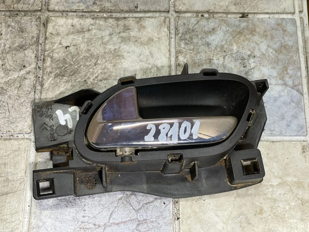 Esiukse sisemine käepide – Citroen C4 I (2004-2010)