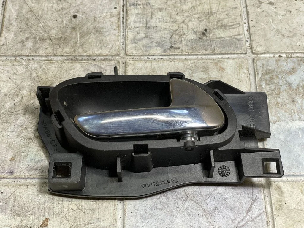 Esiukse sisemine käepide – Citroen C4 I (2004-2010)