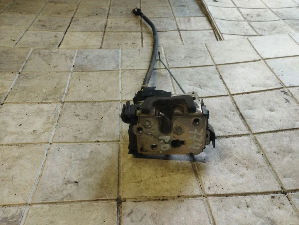 Front door lock – Fiat Doblo (2000-2009)