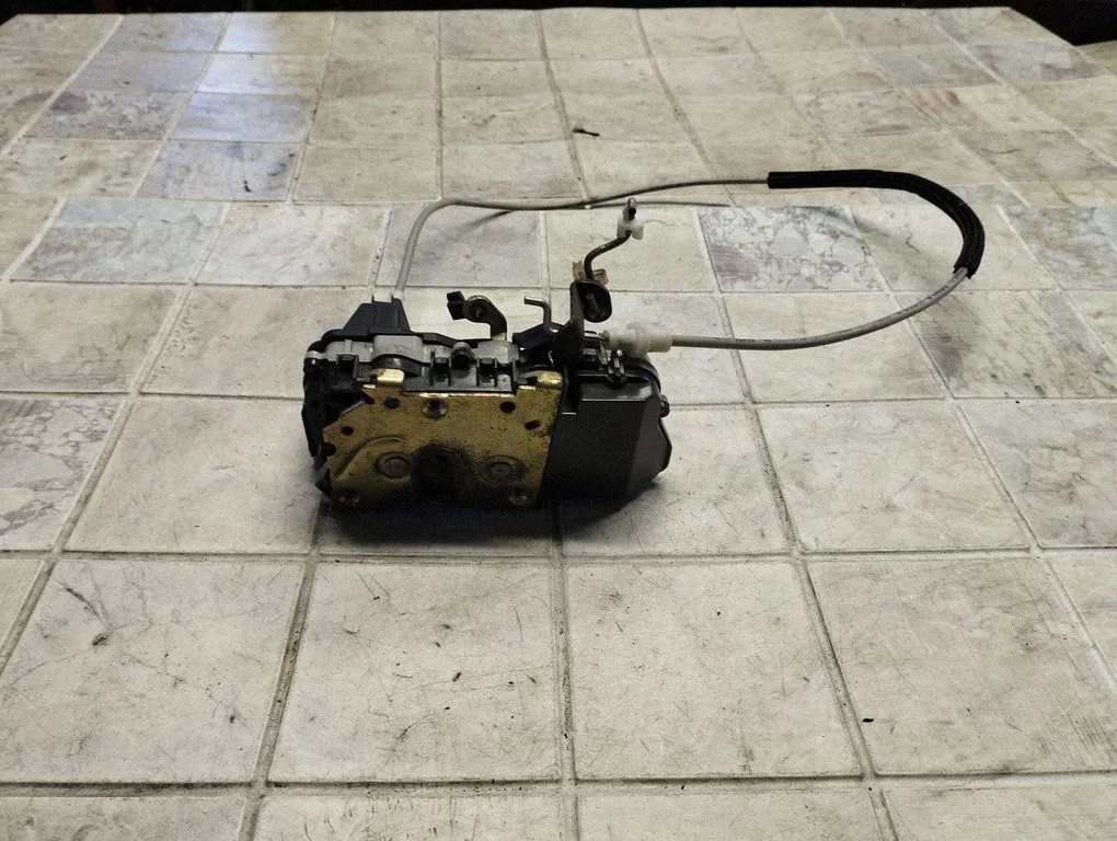 Front door lock – Peugeot 307 (2001-2005)