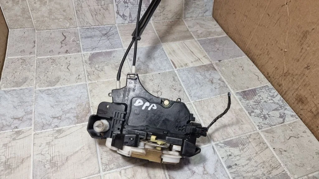 Front door lock – Mitsubishi Colt (2004-2008)