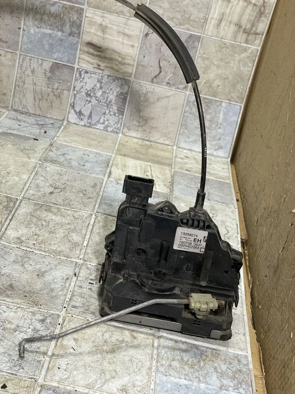 Front door lock – Opel Corsa D (2006-2014)