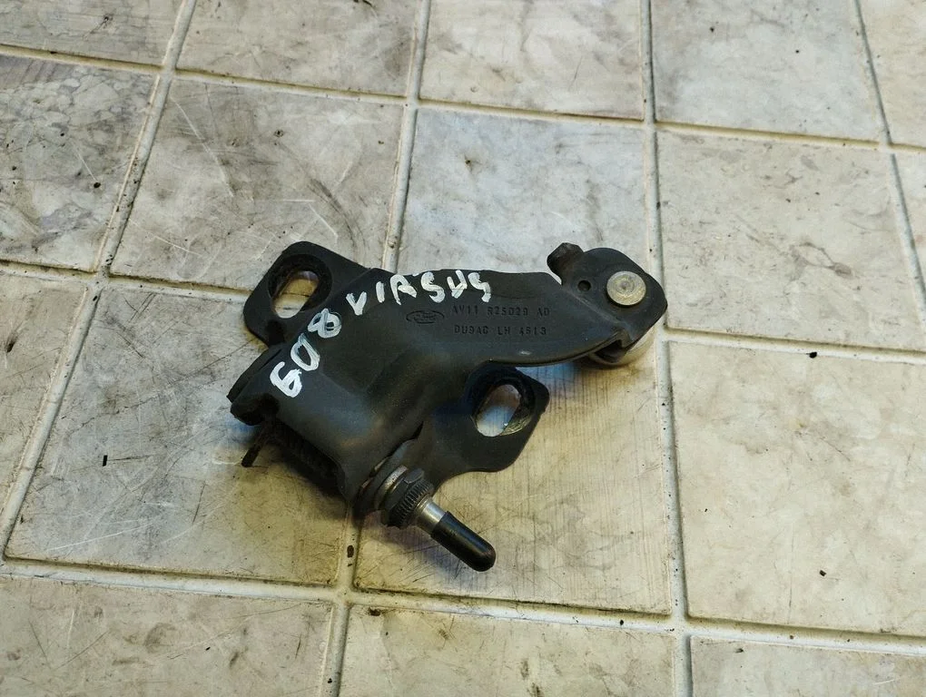 Sliding door upper roller guide/hinge – Ford B-MAX (2012-2020)