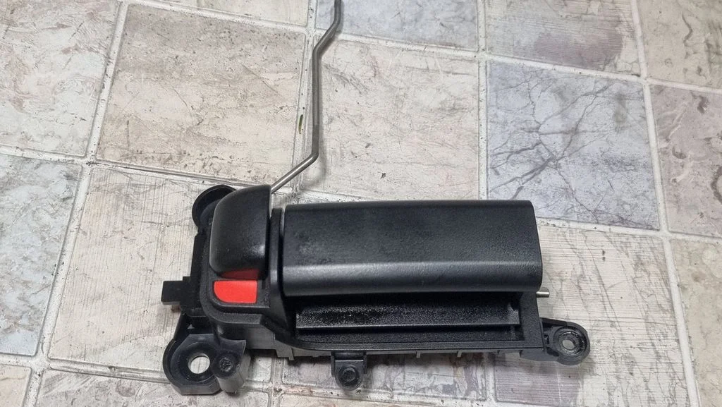 Sliding door interior handle – Mazda 5 (2005-2010)