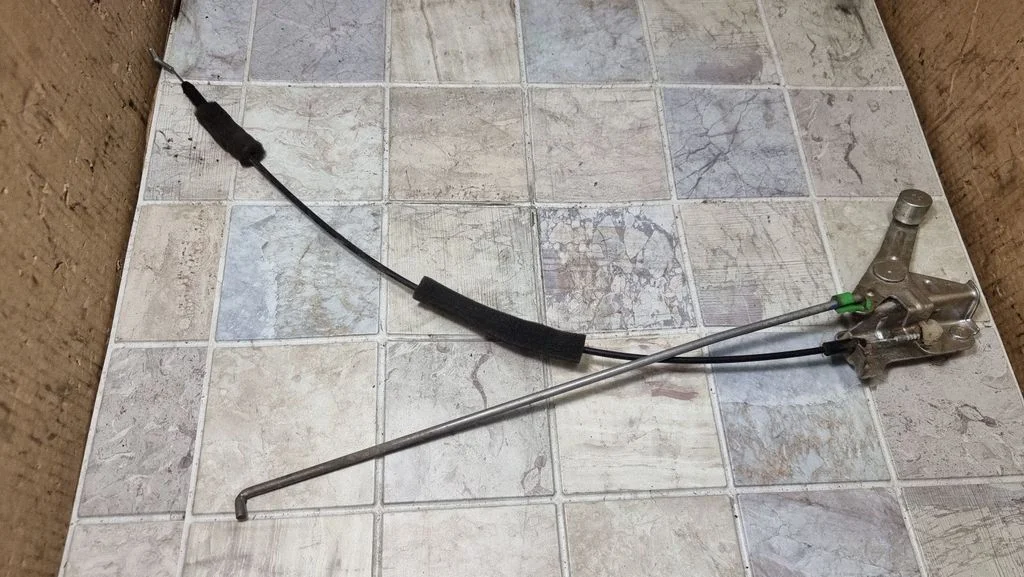 Sliding door upper roller guide/hinge – Mazda 5 (2005-2010)