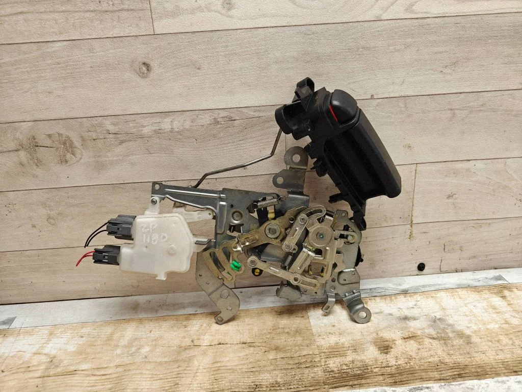 Sliding door lock – Mazda 5 (2005-2010)