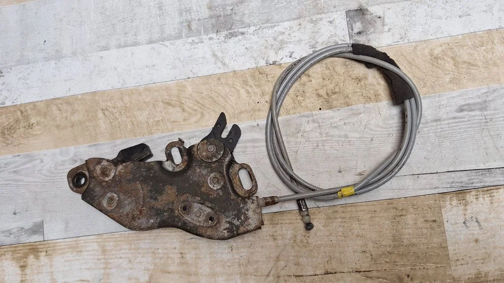 Sliding door lock – Toyota Previa (XR30, XR40) II (2000-2006)