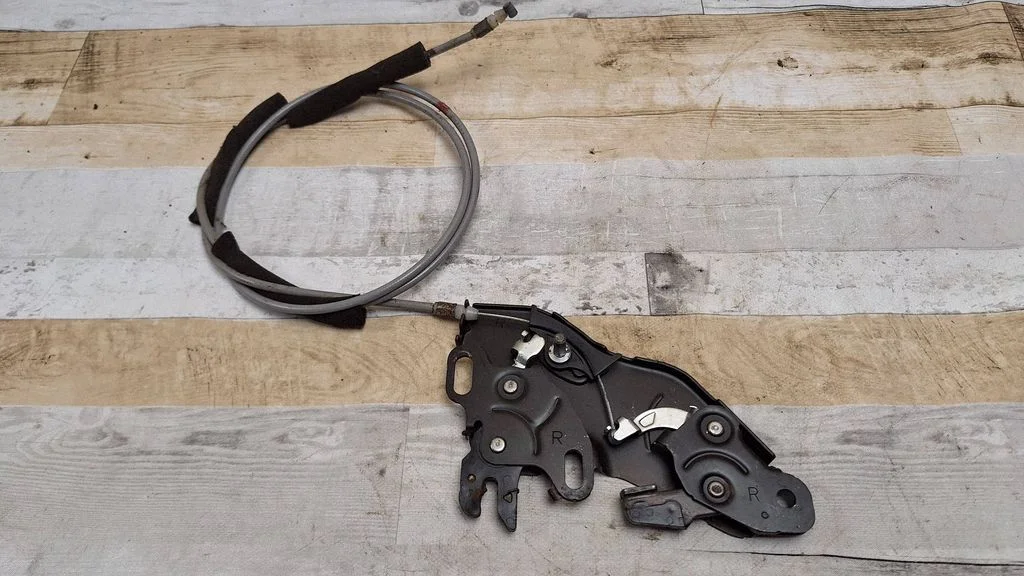 Sliding door lock – Toyota Previa (XR30, XR40) II (2000-2006)