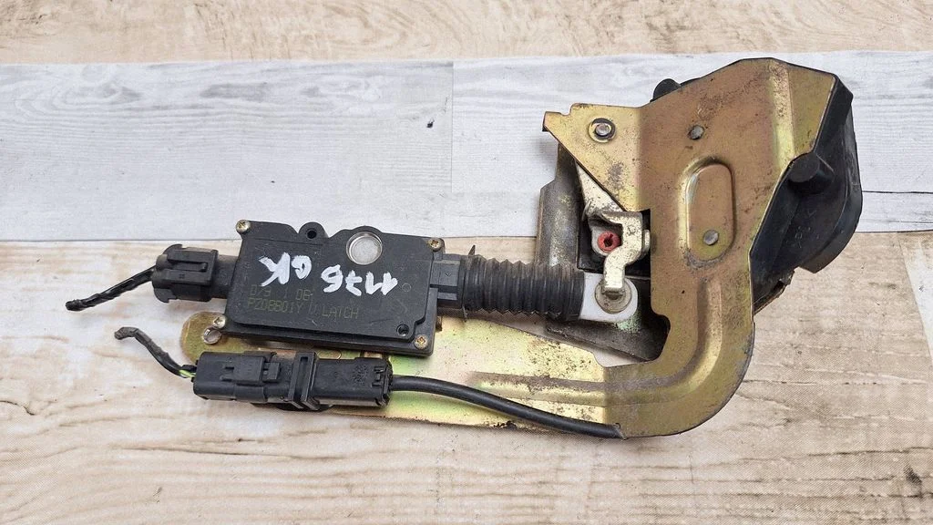 Sliding door lock